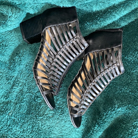 Black open toe heels - Picture 3 of 3